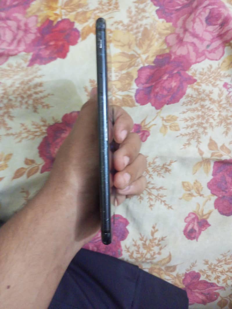 Apple iPhone 7 Plus 0