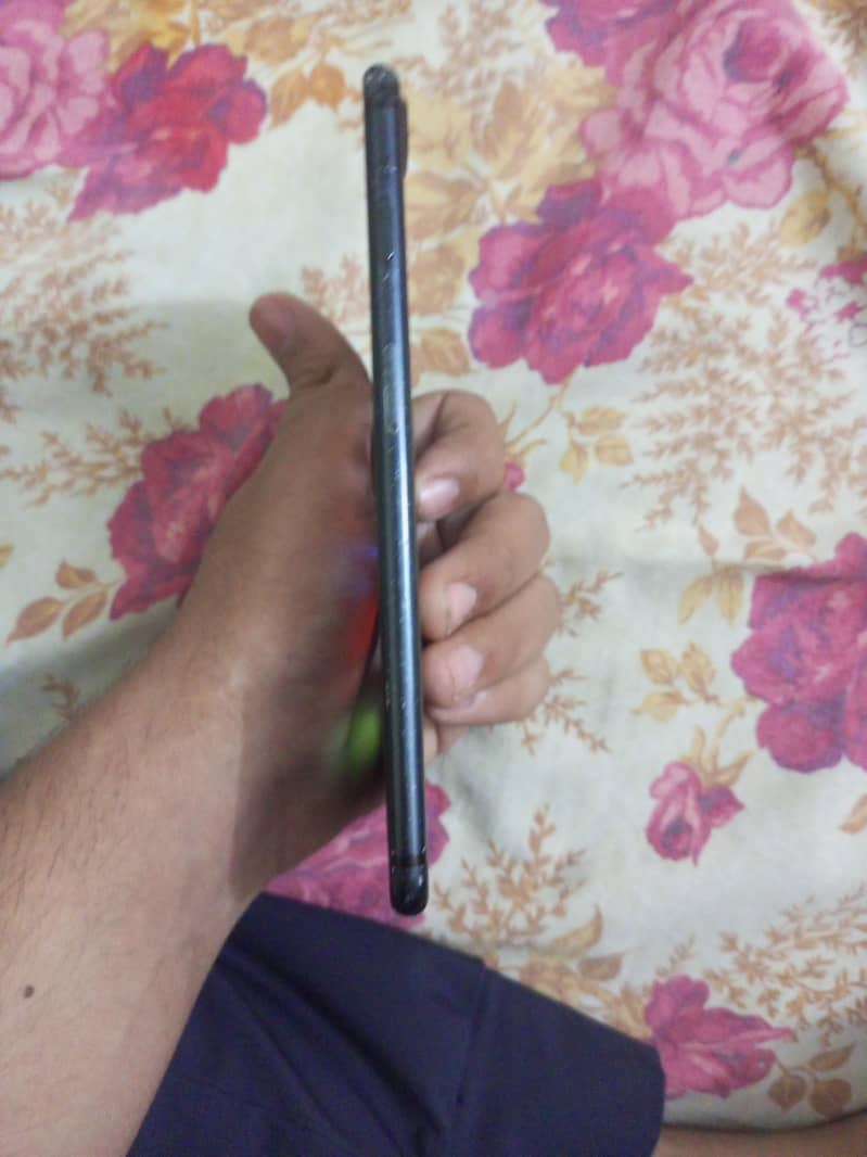 Apple iPhone 7 Plus 2