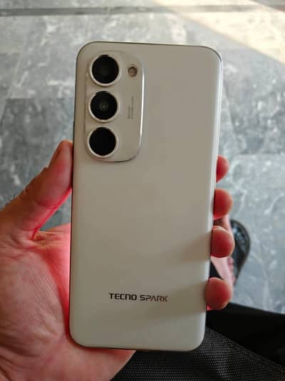 Tecno spark 40 pro plus