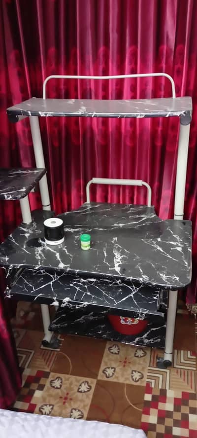 Computer Table Aluminum Frame and Winboard