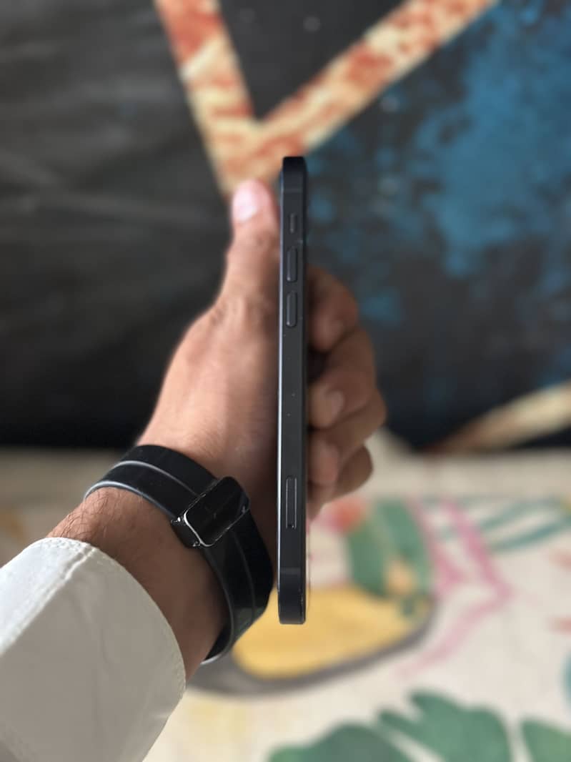 Apple iPhone 12 4