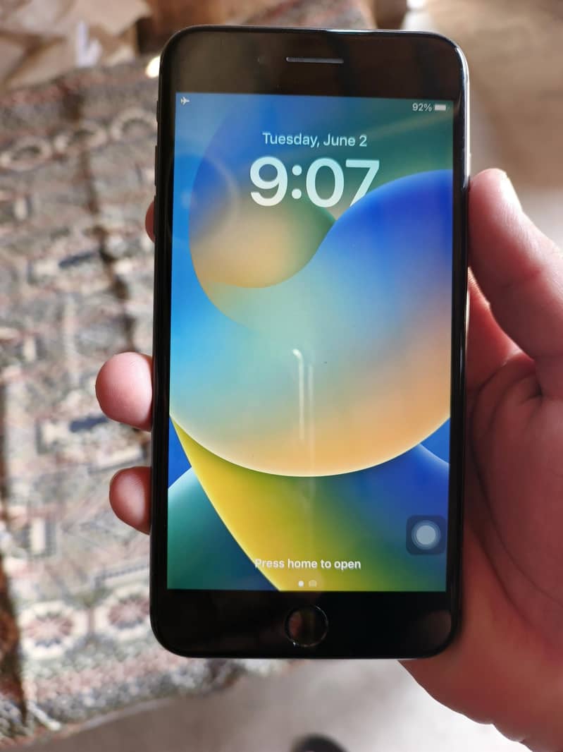 Apple iPhone 8 Plus 0