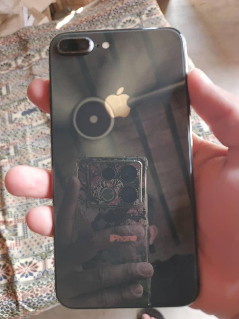 Apple iPhone 8 Plus 1