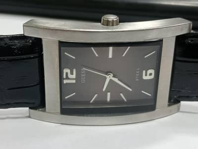 Guess Tank Mens Watch 31mm Black Dial Leather Band G66391G New Battery