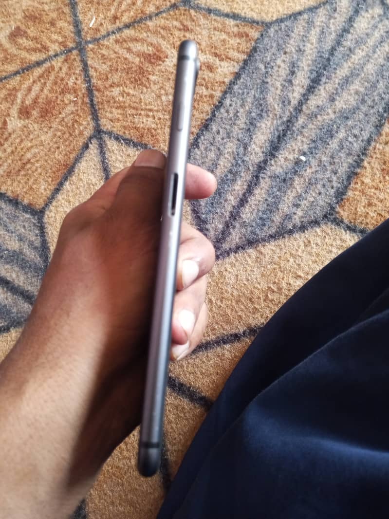 Apple iPhone 8 Plus 2
