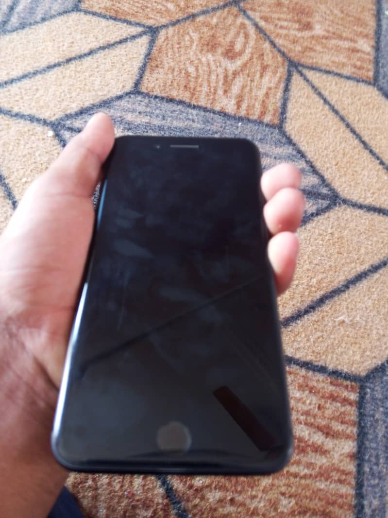 Apple iPhone 8 Plus 4