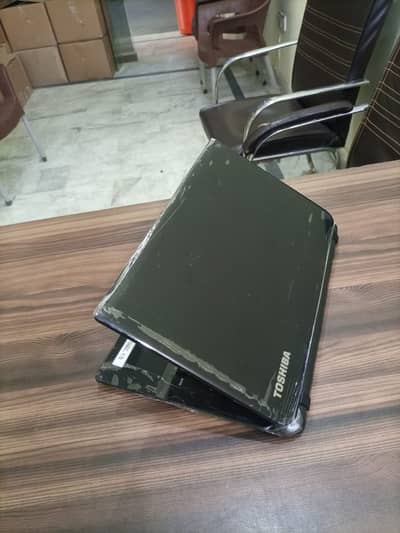 Toshiba L50-B Core i7 4th Gen 8GB Ram 750GB HDD 7200 Rpm