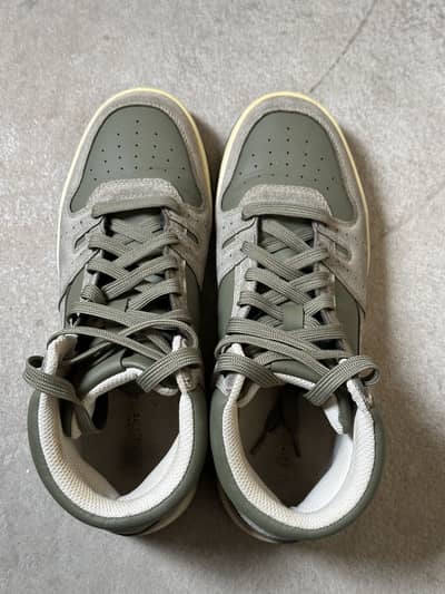 OUTFITTERS HIGH TOP LIMITED EDITION