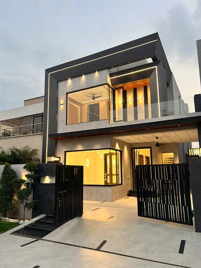 10 Marla Ultra Modern House Available for Sale