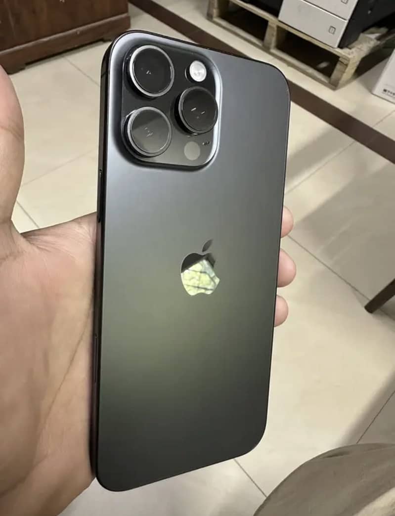 Apple iPhone 16 Pro Max 1
