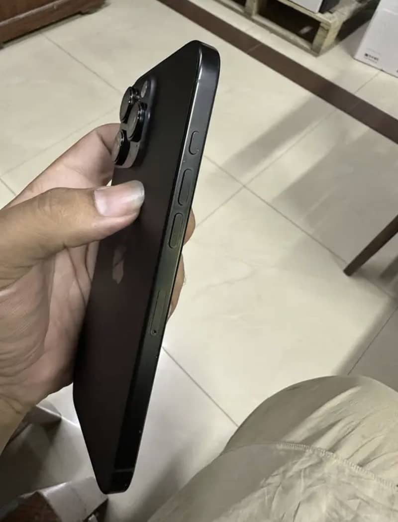 Apple iPhone 16 Pro Max 3