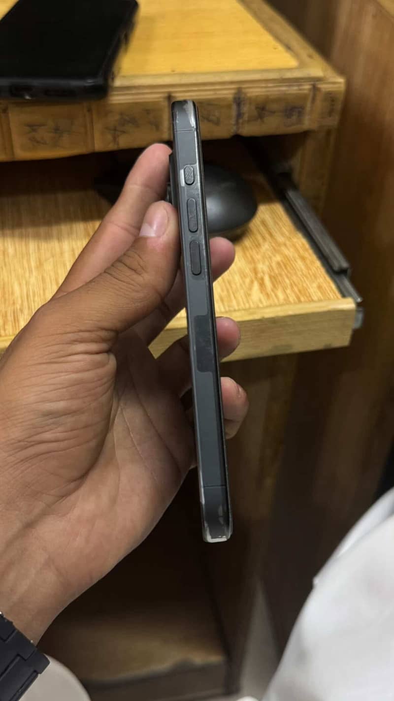 Apple iPhone 15 Pro 1