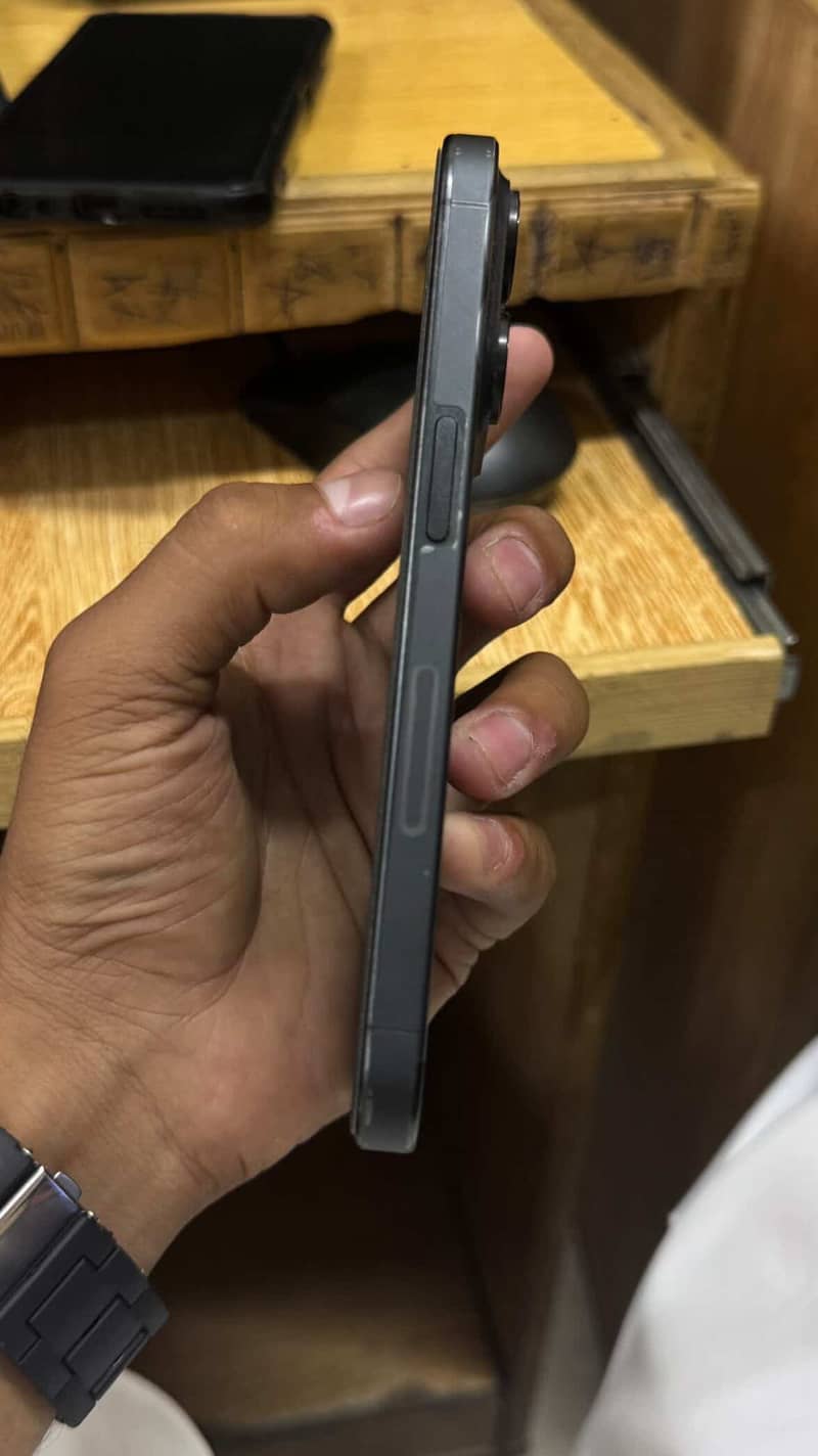 Apple iPhone 15 Pro 2