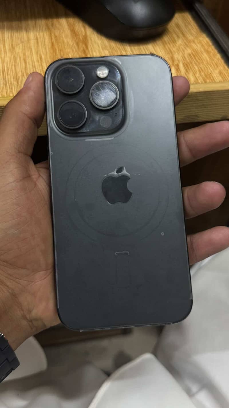 Apple iPhone 15 Pro 3