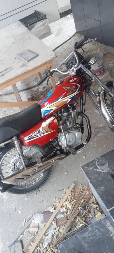 Honda 125 19/20 modle bike ap k samny hay hallat
