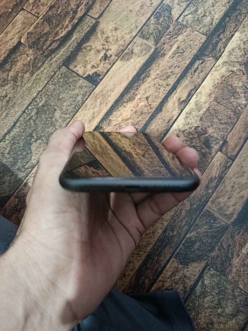 Apple iPhone 11 3