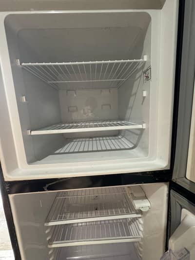 Dawlance fridge new condition