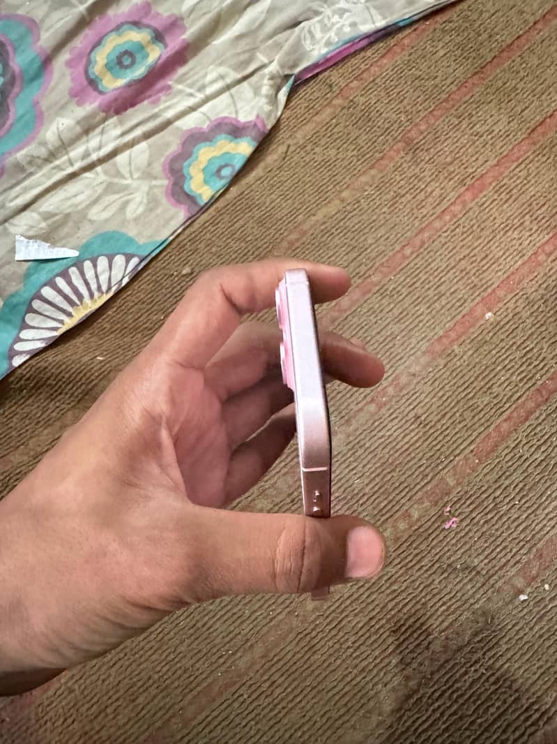 Apple iPhone 15 3