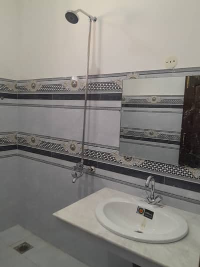 1 KANAL UPPER PORTION FOR RENT WITH GAS