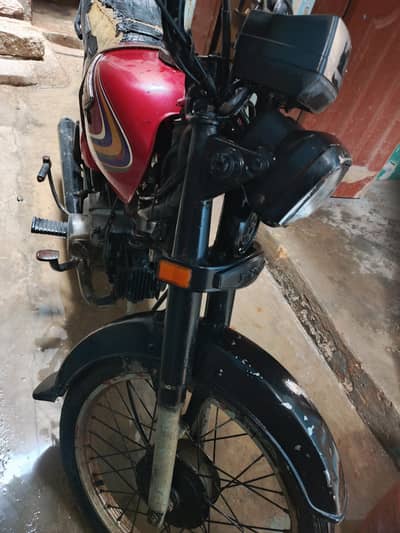 honda   cd 70.2015. red colour urgent cell Whatsapp 03453260946