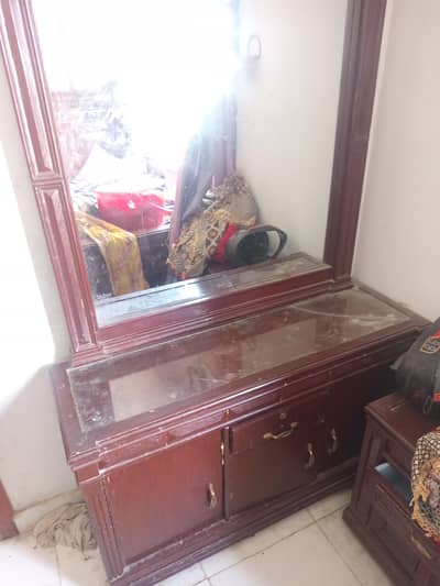 Complete Bedroom Furniture Set with Mattress (Sale in Good Condition)