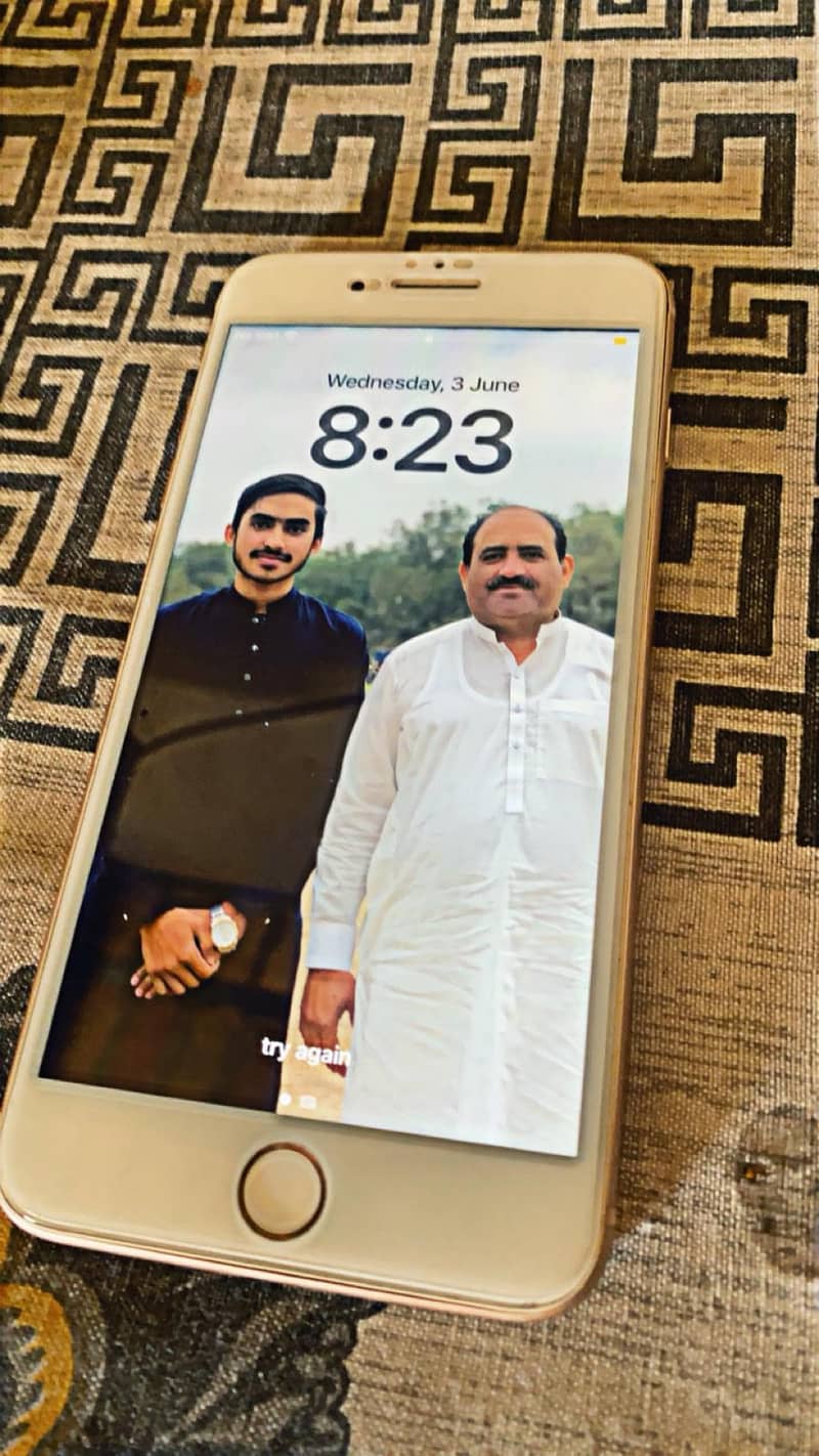 Apple iPhone 8 Plus 1