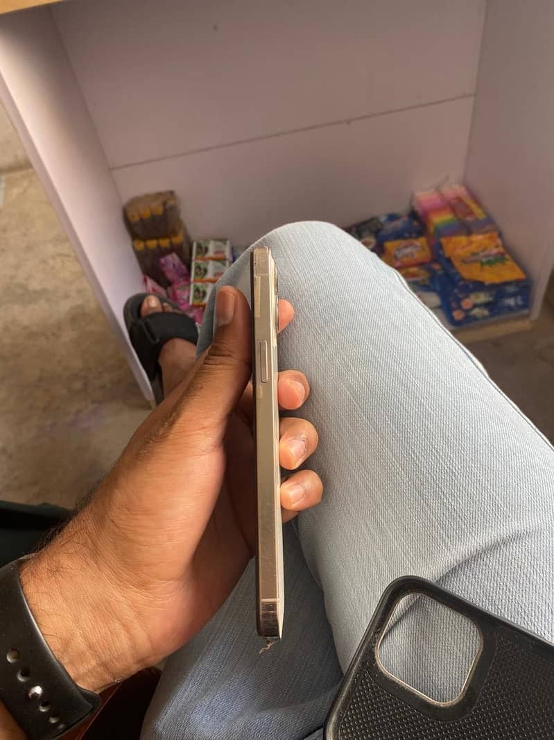 Iphone 12 pro max 3