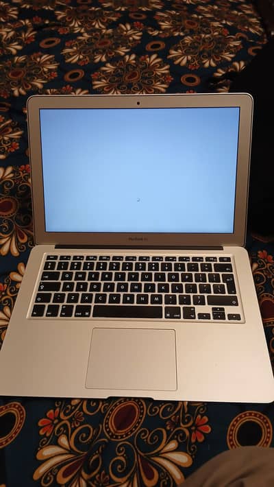 MACBOOK AIR i5 mint condition