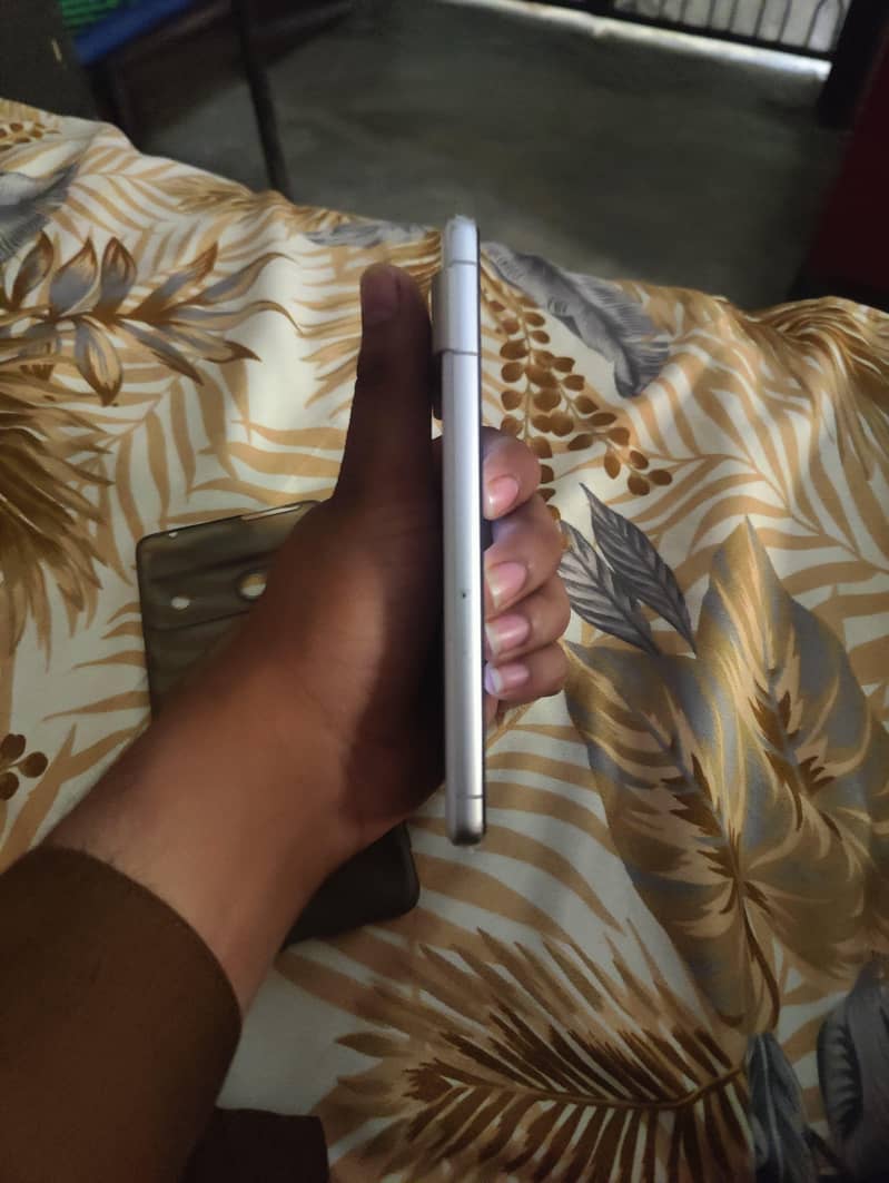 Google Pixel 7 4