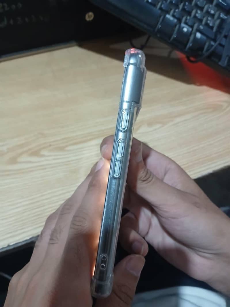 Google Pixel 8 4