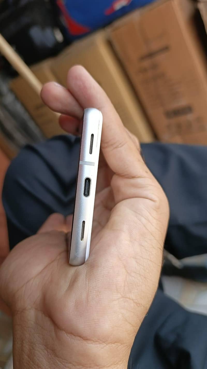 Google Pixel 7a 4