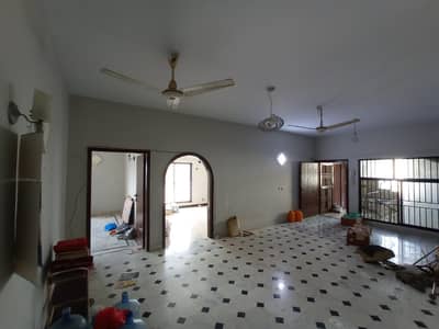 portion have three bed dd with roof for rent in johar