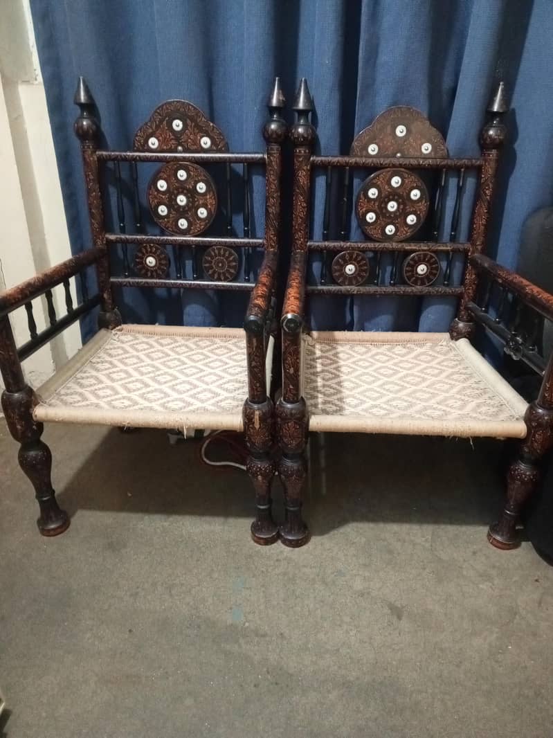2 chairs 0