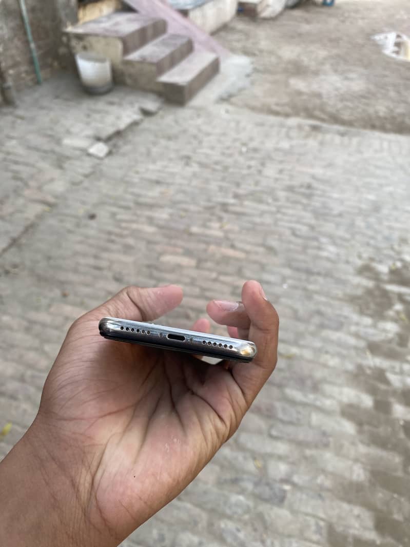 Apple iPhone X 3