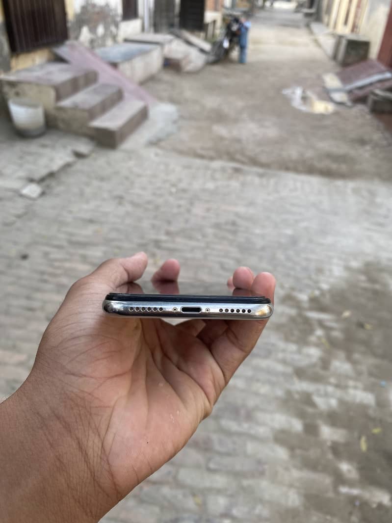 Apple iPhone X 6