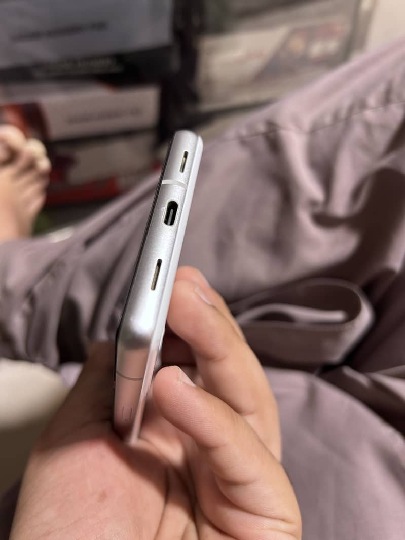 Google Pixel 7a 2
