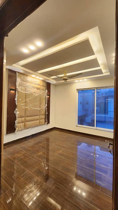 Prime Location 05 Marla New Home For Sale