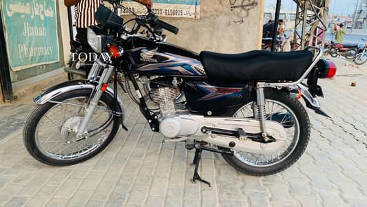 Honda CG 125 24/25 Black Edition
