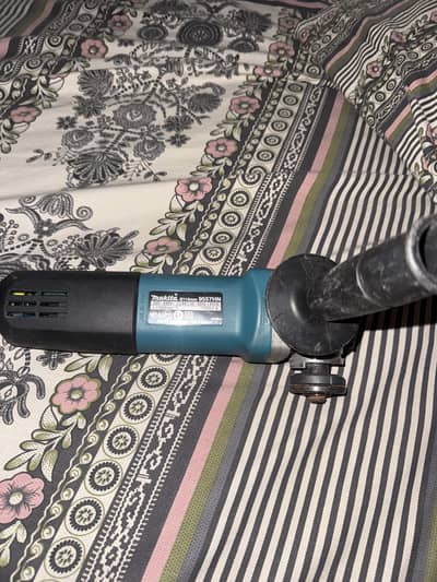 Makita M14 115mm grinder