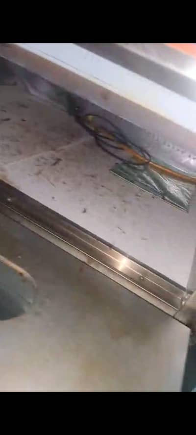 shop close karne ki vajah se sale out 15 20 din Chala hai bus koi bhi