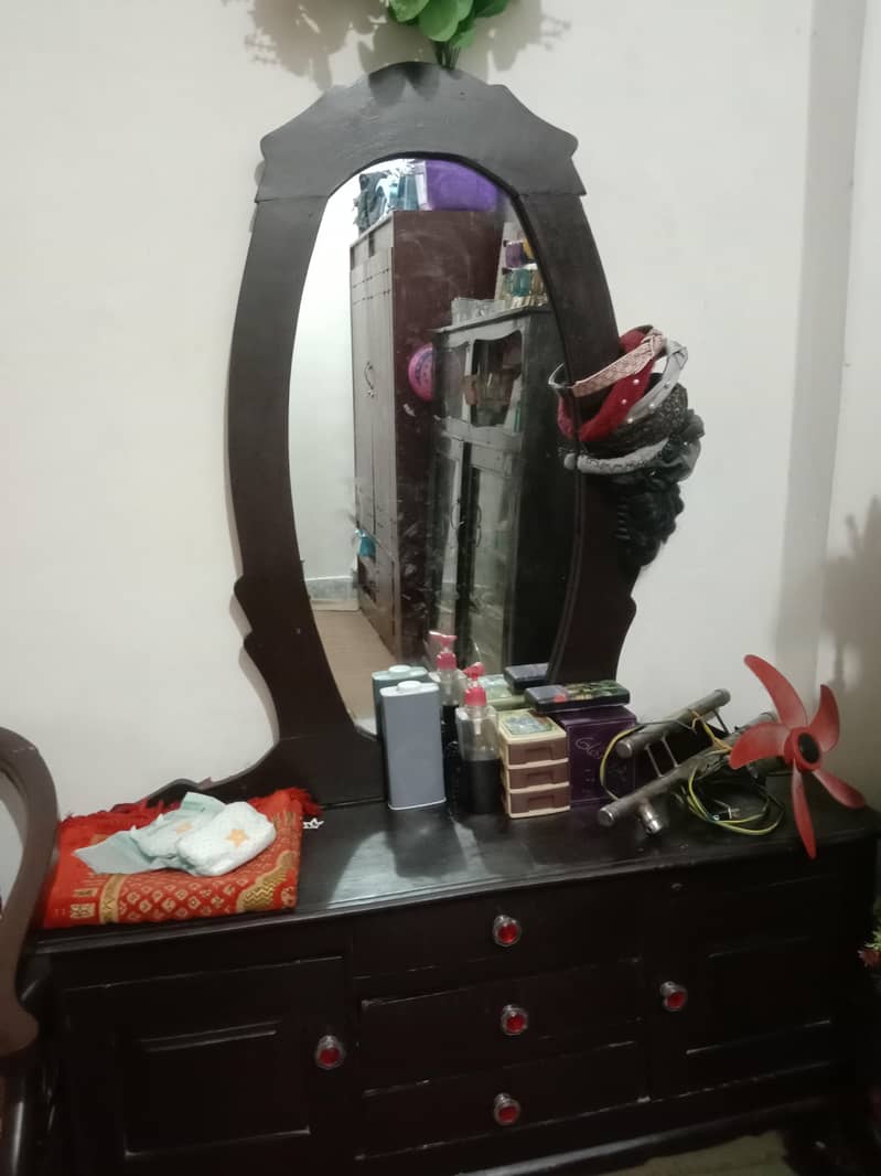 dressing table 0