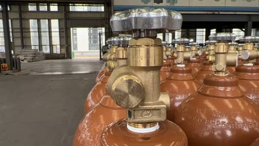 oxygen gas cylinders