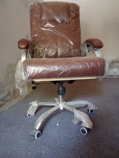 Vail chairs 10.10by condition bilkul saaf