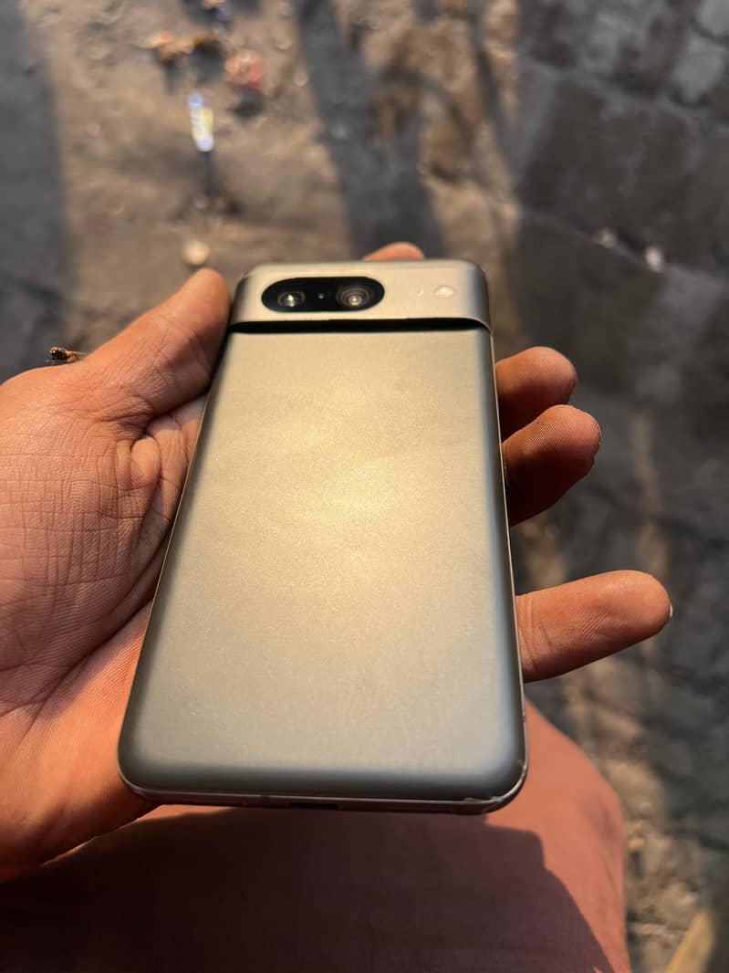 Google Pixel 8 4
