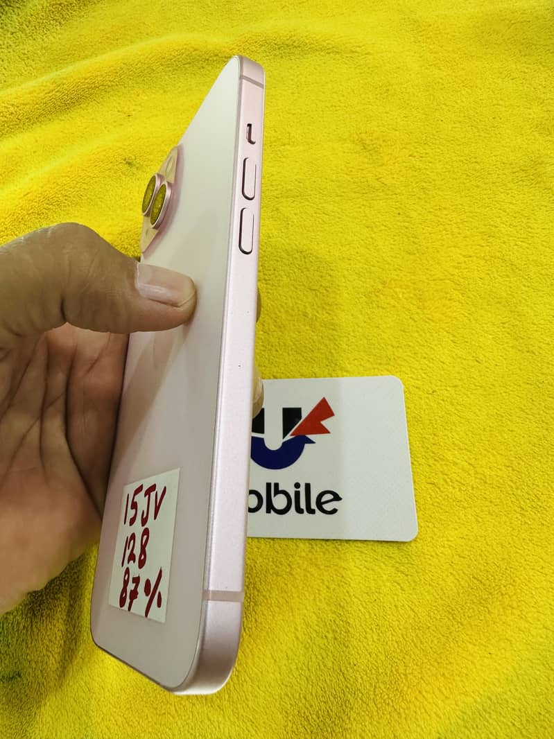 iPhone 15 3