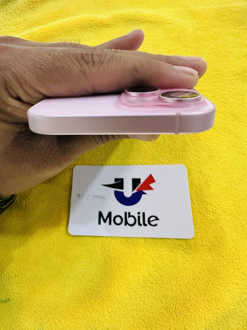 iPhone 15 4