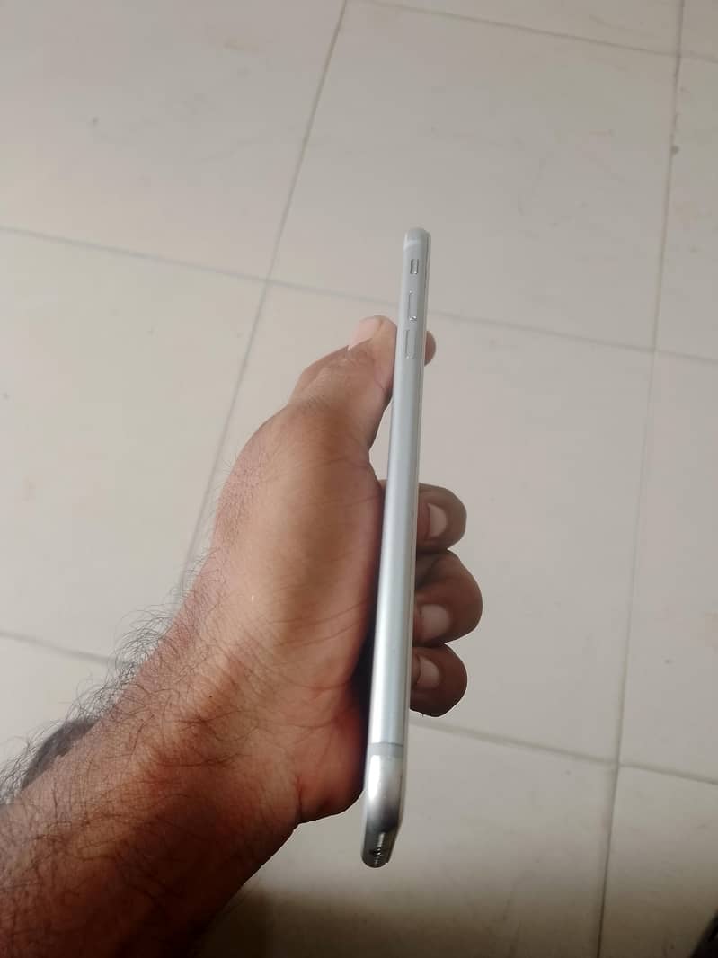 Apple iPhone 7 Plus 2