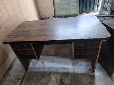 Large and small table for slae