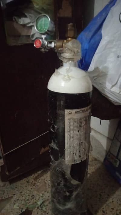 oxygen cylinder