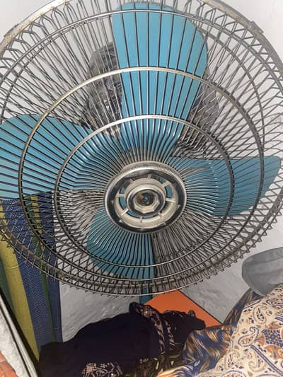 Pedestal fan 10/9